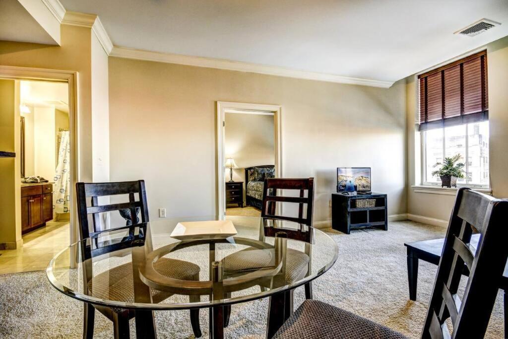 Chase Penthouse At 39 West Baltimore Inner Harbor Convention Center Free Indoor Parking One And Two Bedrooms Kültér fotó